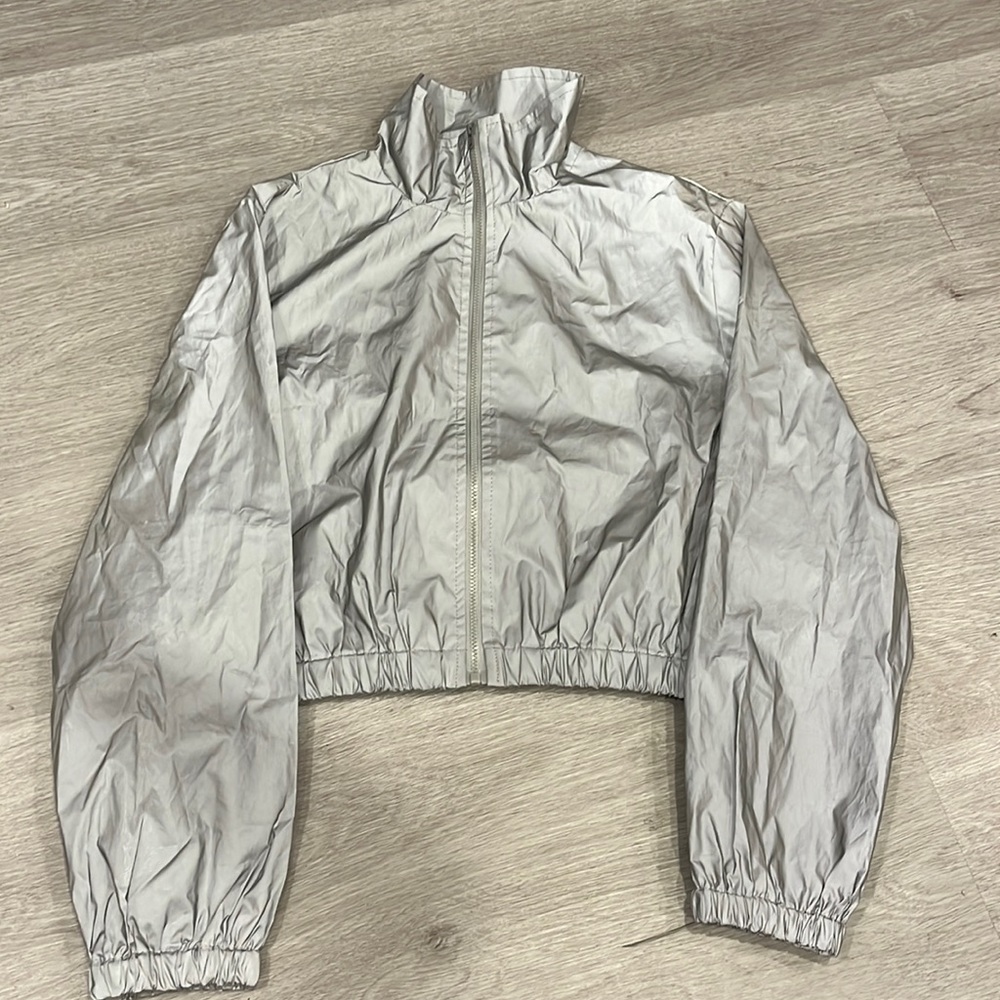 Reflective jacket/wind breaker by the tic toc brand. Very good condition